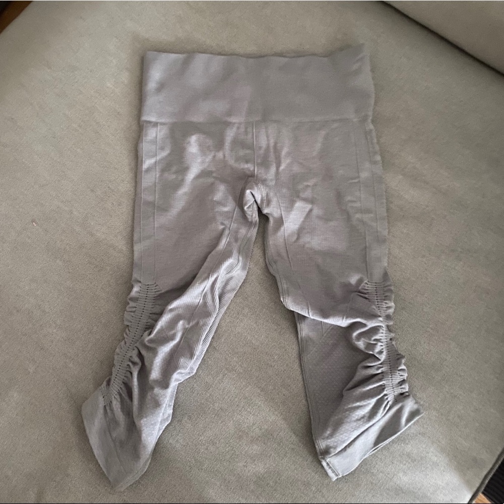 Lululemon grey gray stretch capri size 4 nwot